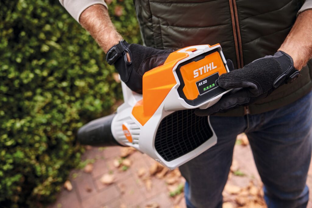 Souffleur Thermique Portatif STIHL BGA 50 Avec Batterie AK 20 Et Chargeur AL 101